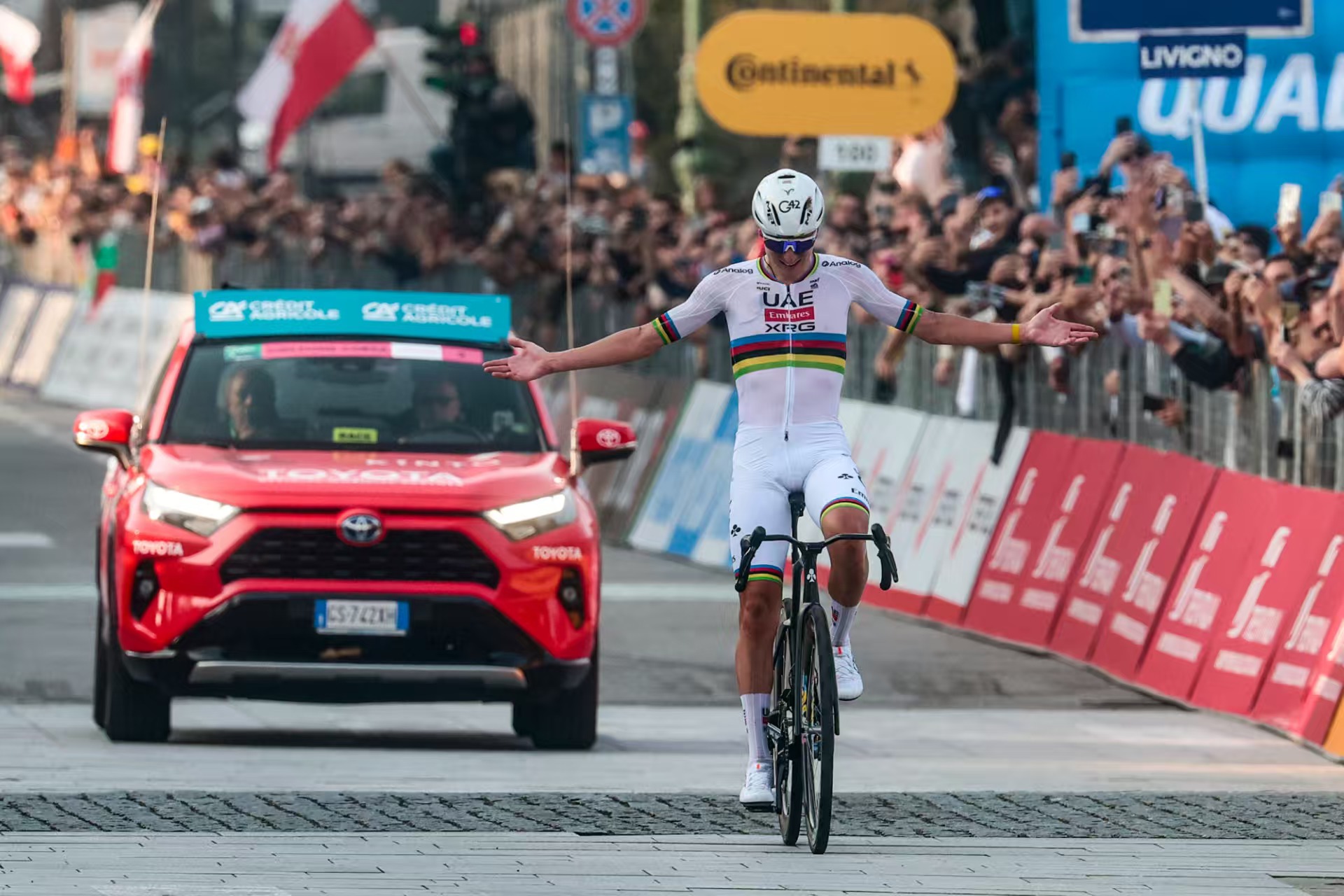 Veteraner inden for cykelsport nyder deres sidste dans, mens unge ryttere er på toppen af ​​deres evner.